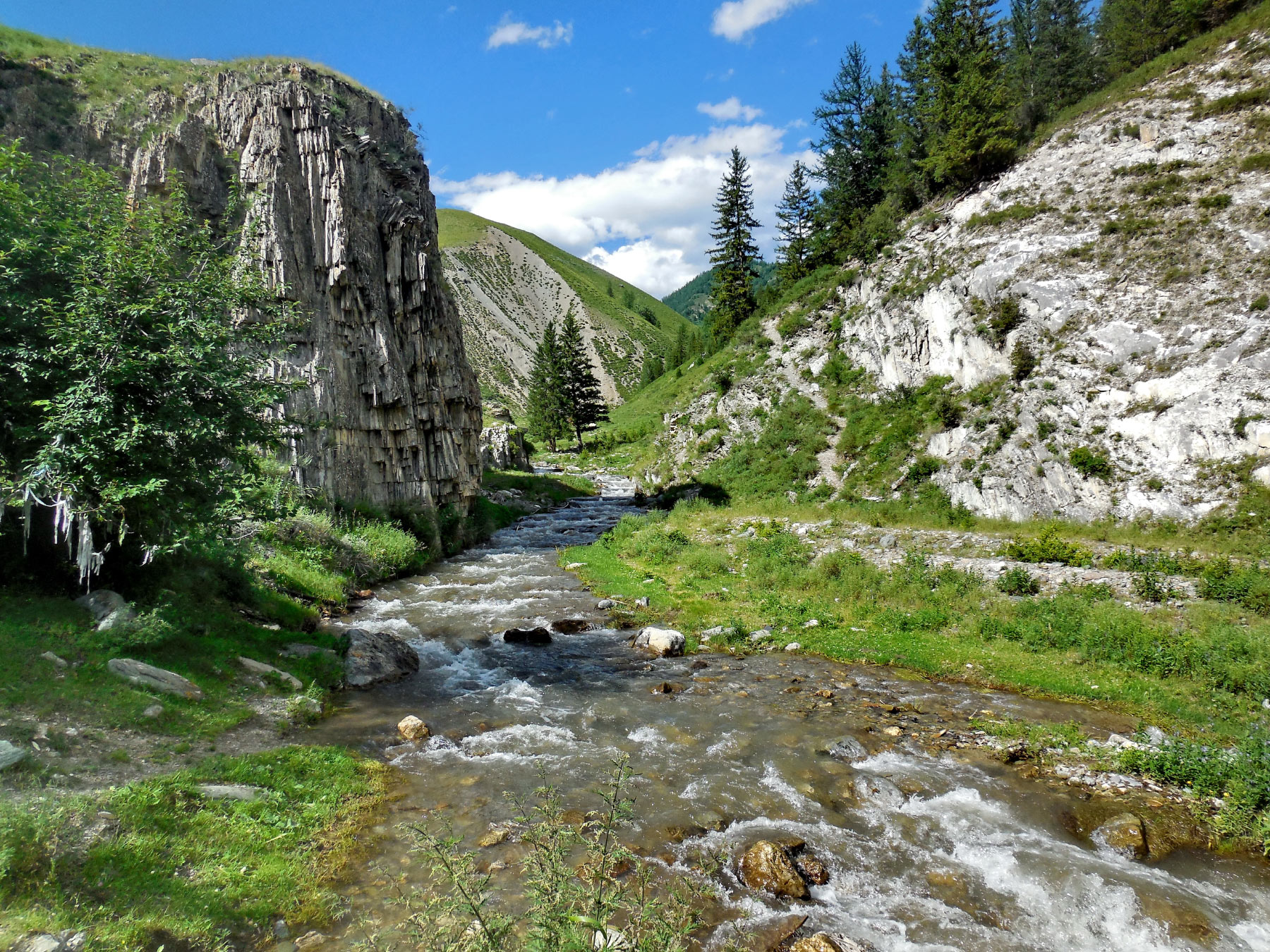 Akbom (Ак-Бом, Белый Бом)